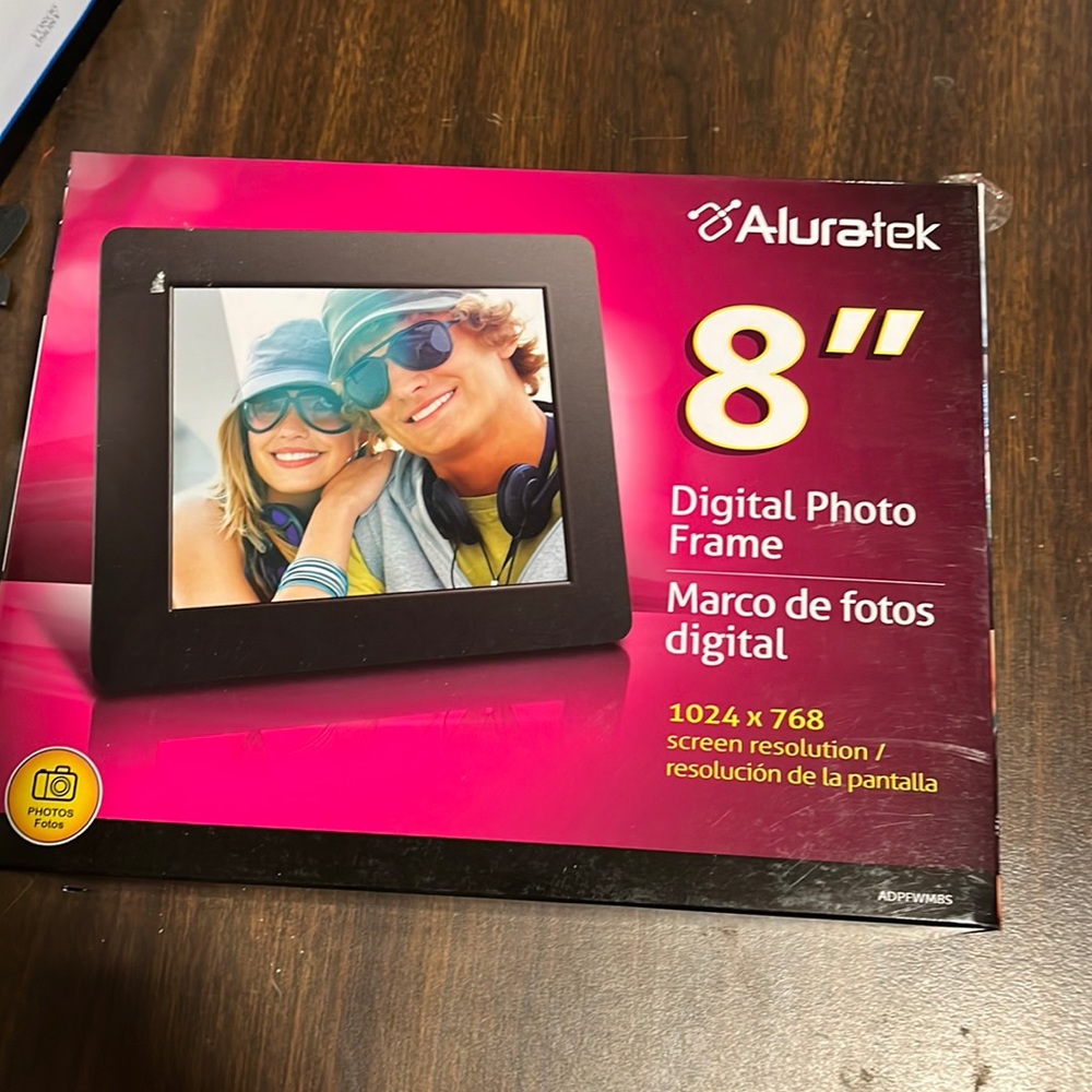 Aluratek 8” Digital photo frame